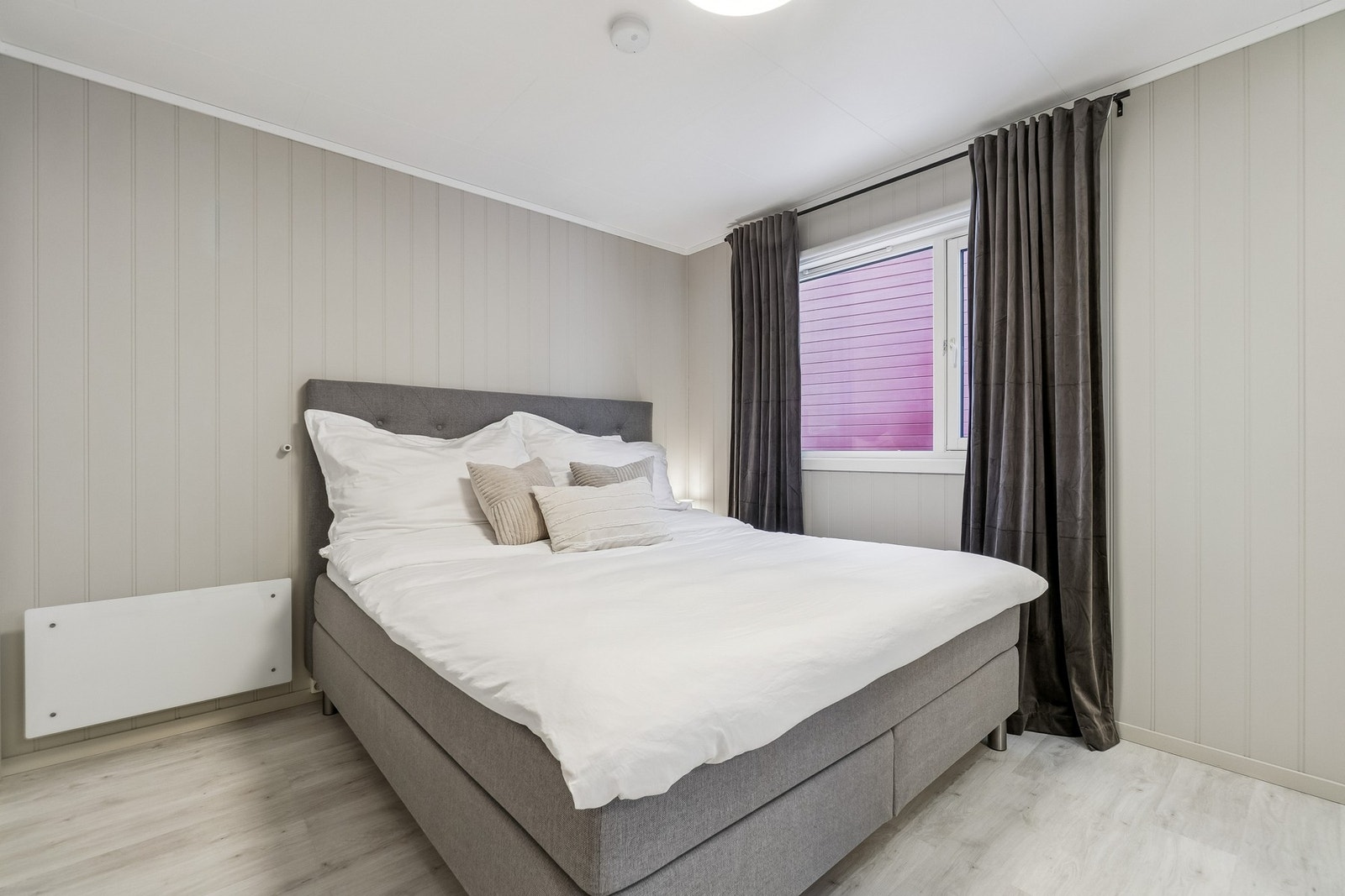 Det ble lagt nytt gulv i 2019, og veggene ble malt i 2022. Galleribilde