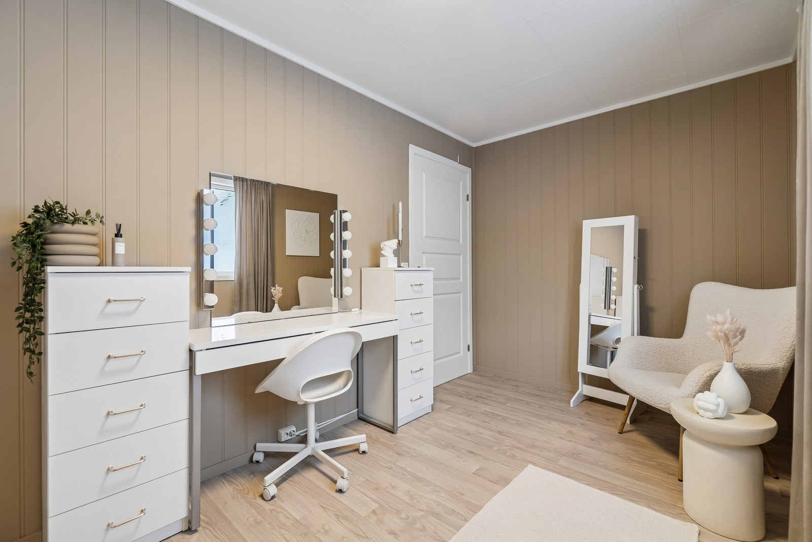 Dersom du ikke har behov for alle soverommene kan de fint benyttes til andre oppholdsformål som kontor eller hobbyrom. Galleribilde