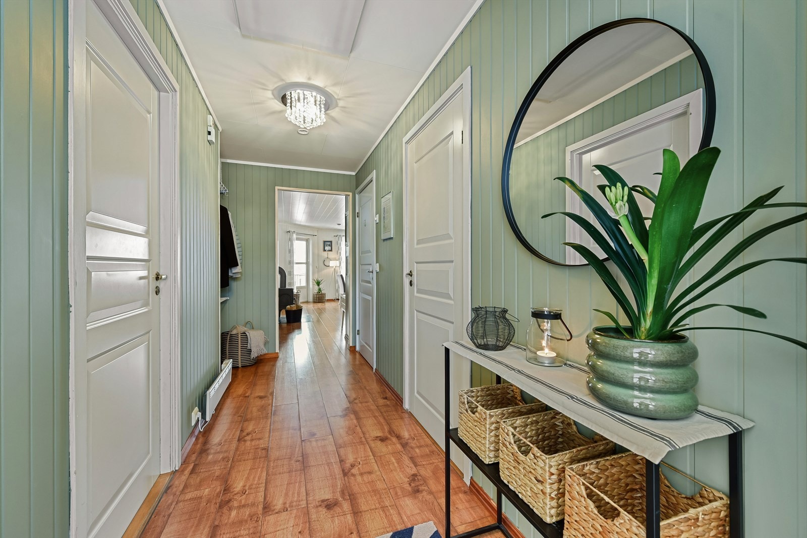 Fra gangen er det tilgang til leilighetens øvrige rom. Galleribilde