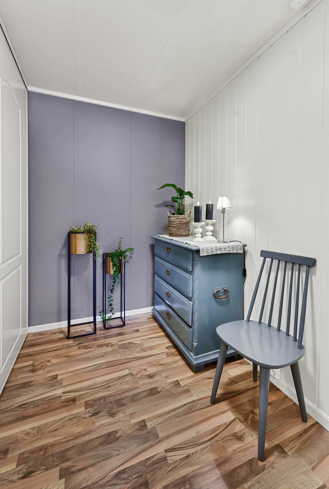 Rommet gir fleksible muligheter for organisering av garderoben. Galleribilde