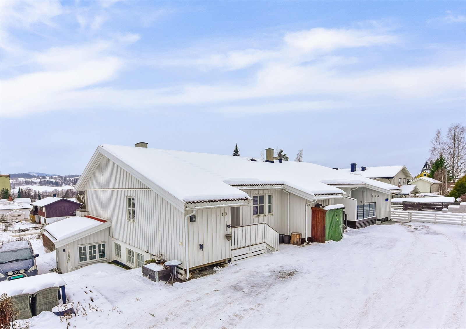 Busstoppet Kvernrudsvegen er kun ett minutt unna, og toget til Oslo tar 45 minutter. Galleribilde