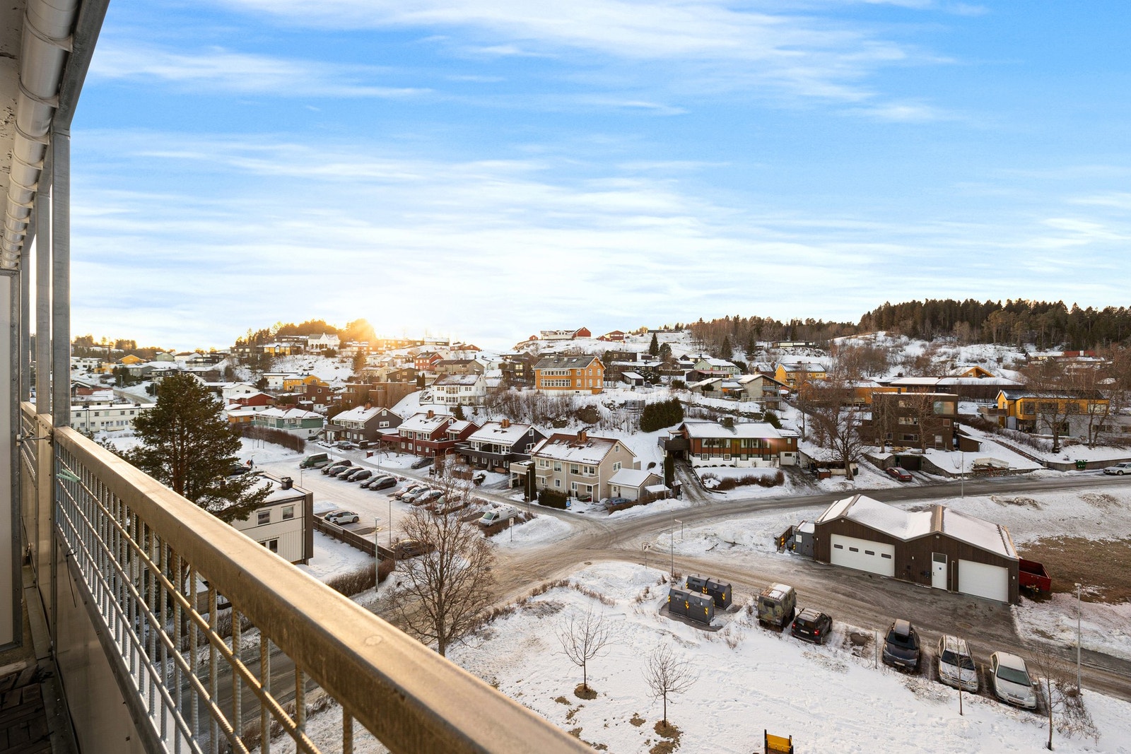 Her kan du nyte ettermiddag- og kveldssol uten innsyn fra naboer. Galleribilde