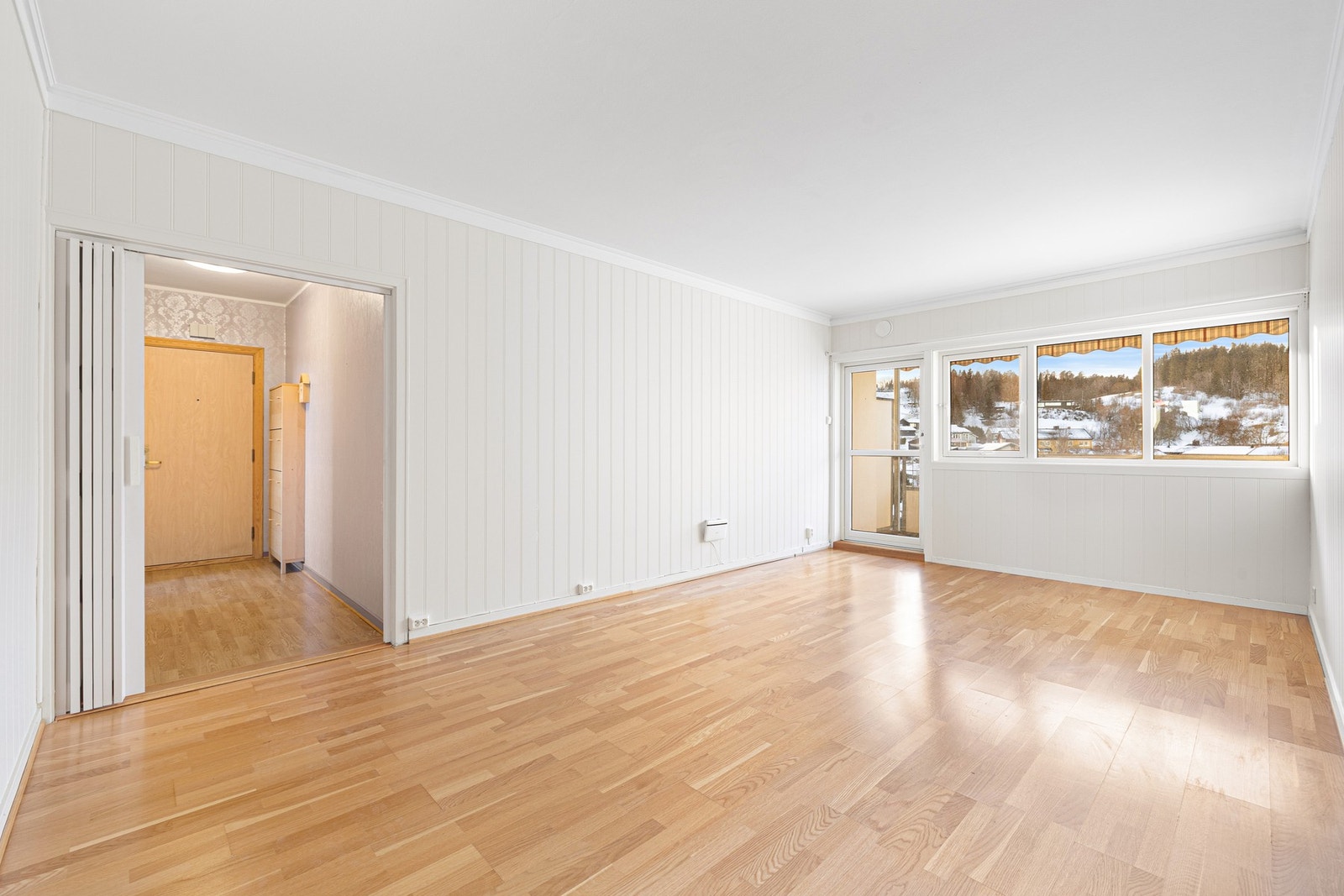 Stue på 20 kvm med direkte utgang til veranda. Galleribilde