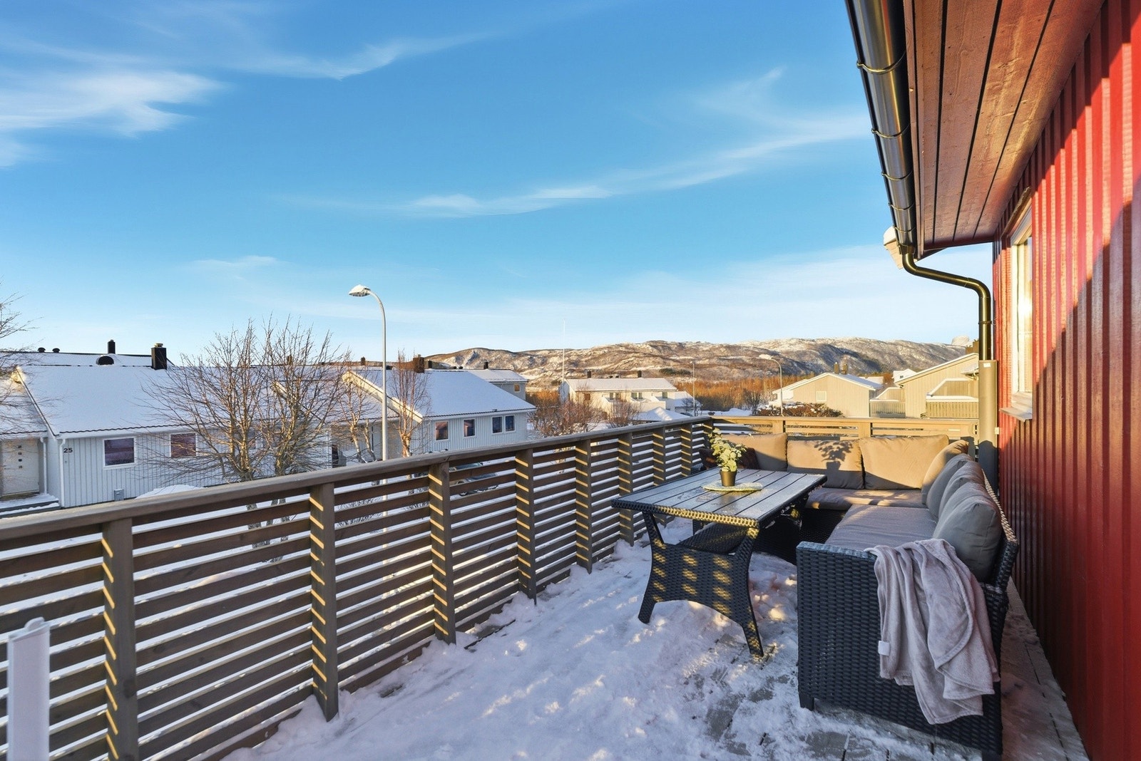 Balkongen ble (etablert i 2020) - et nydelig sted å starte dagen eller nyte kveldssolen. Galleribilde