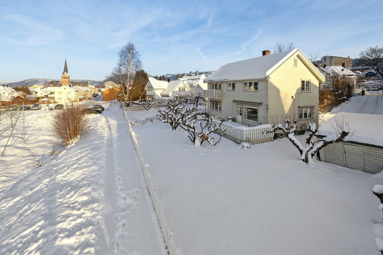 Nydelig beliggenhet ved Sportsplassen Galleribilde