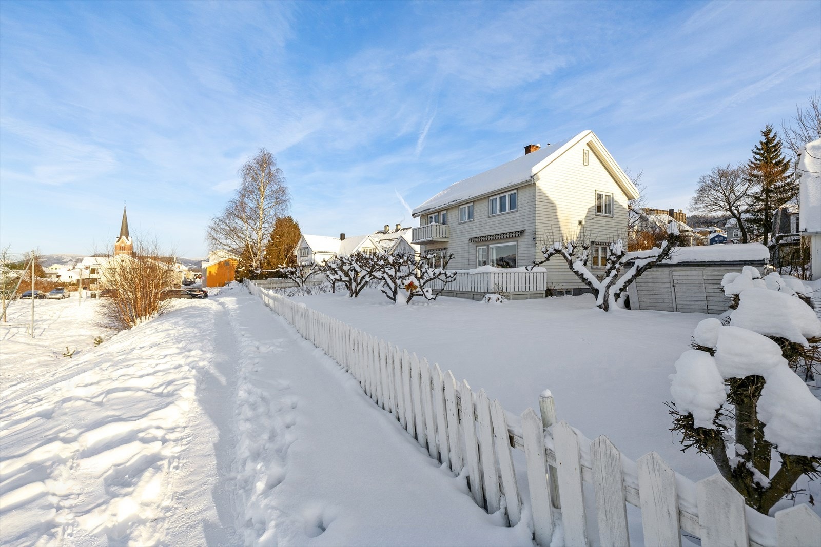 Solrik eiendom med vestvendt, solrik beliggenhet Galleribilde