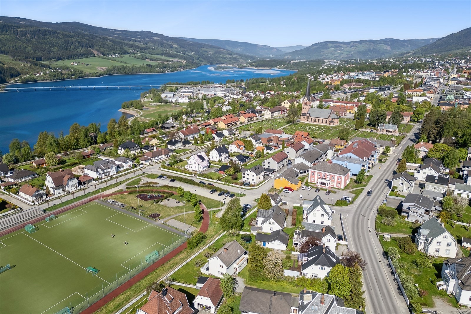 Området Suttestad er et rolig og barnevennlig område som består av eneboliger, leiligheter og rekkehus. Galleribilde