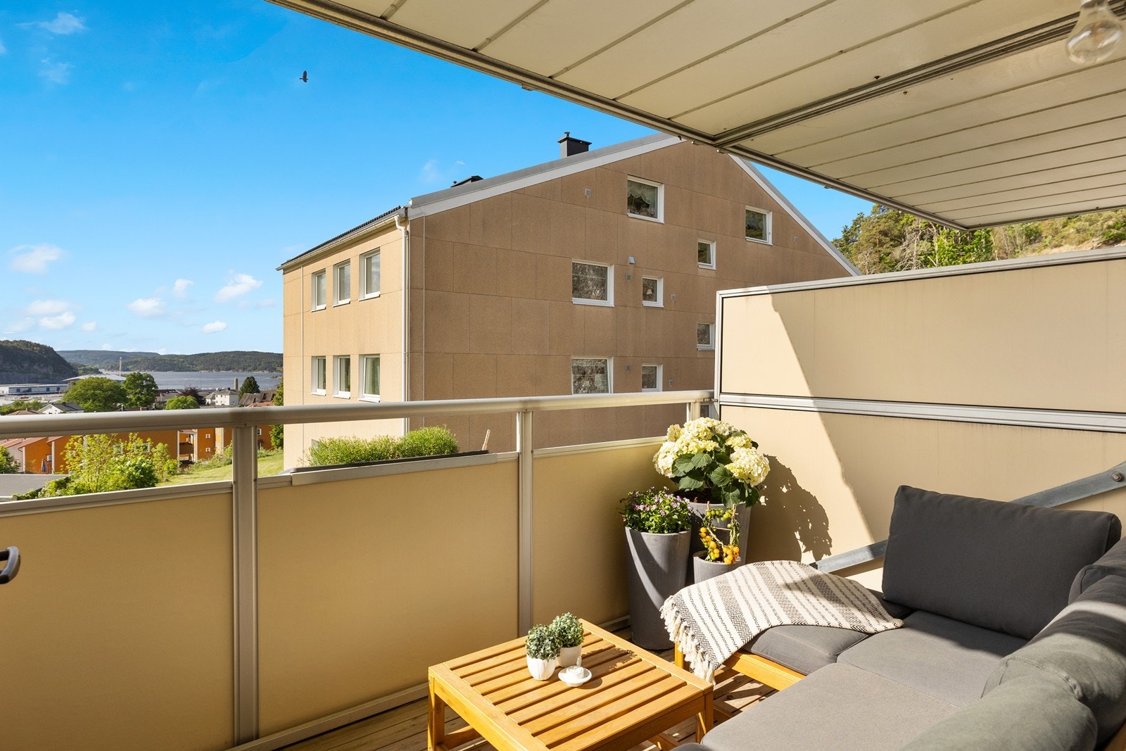 Trivelig veranda med utsikt. Galleribilde