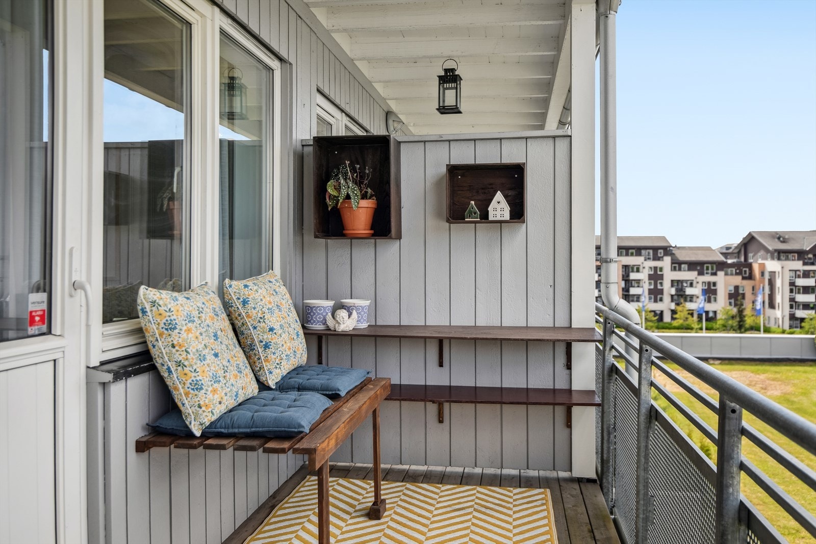 Balkongen er på 10 kvadratmeter og har plass til flere møbleringsmuligheter. Galleribilde