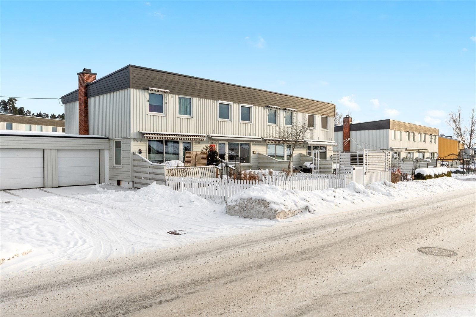 Rekkehuset er fint beliggende med kort vei til det meste! Galleribilde