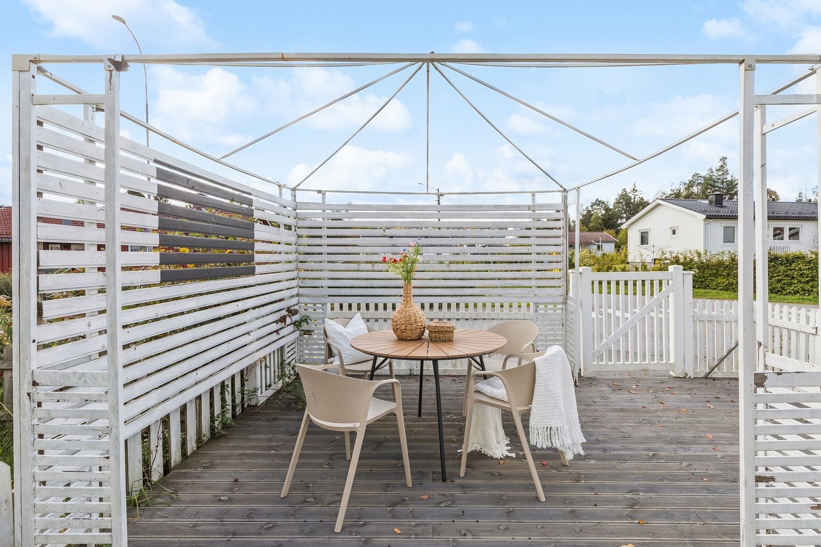 Med litt kjærlighet blir denne pergolaen som ny! Galleribilde