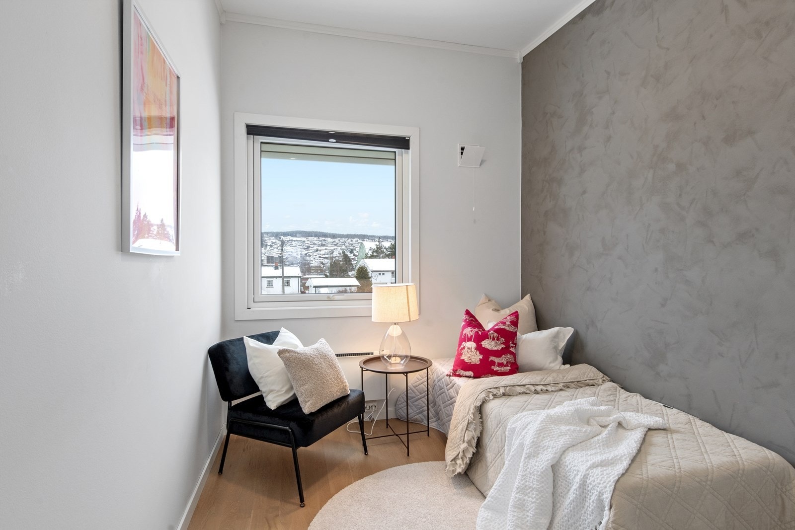 Soverom 1 - Dette var tidligere kontor/bibliotek men har nå gjenoppstått som koselig soverom! Galleribilde