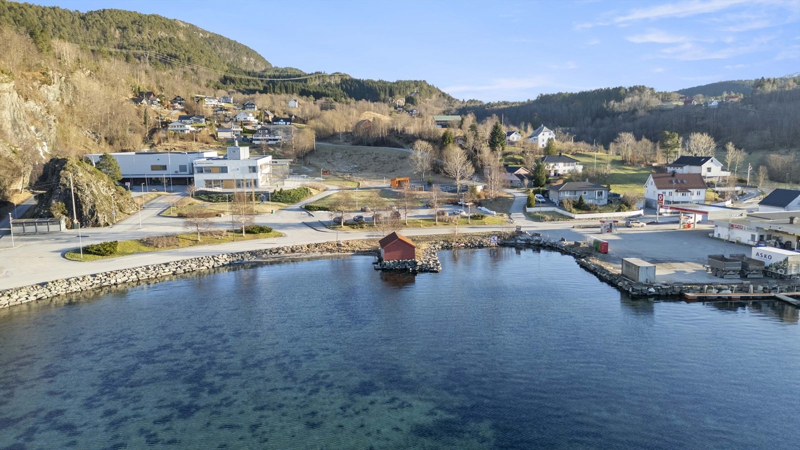 Eikefjord er ei perle med gangavstand til fleire flotte fjellturar Galleribilde