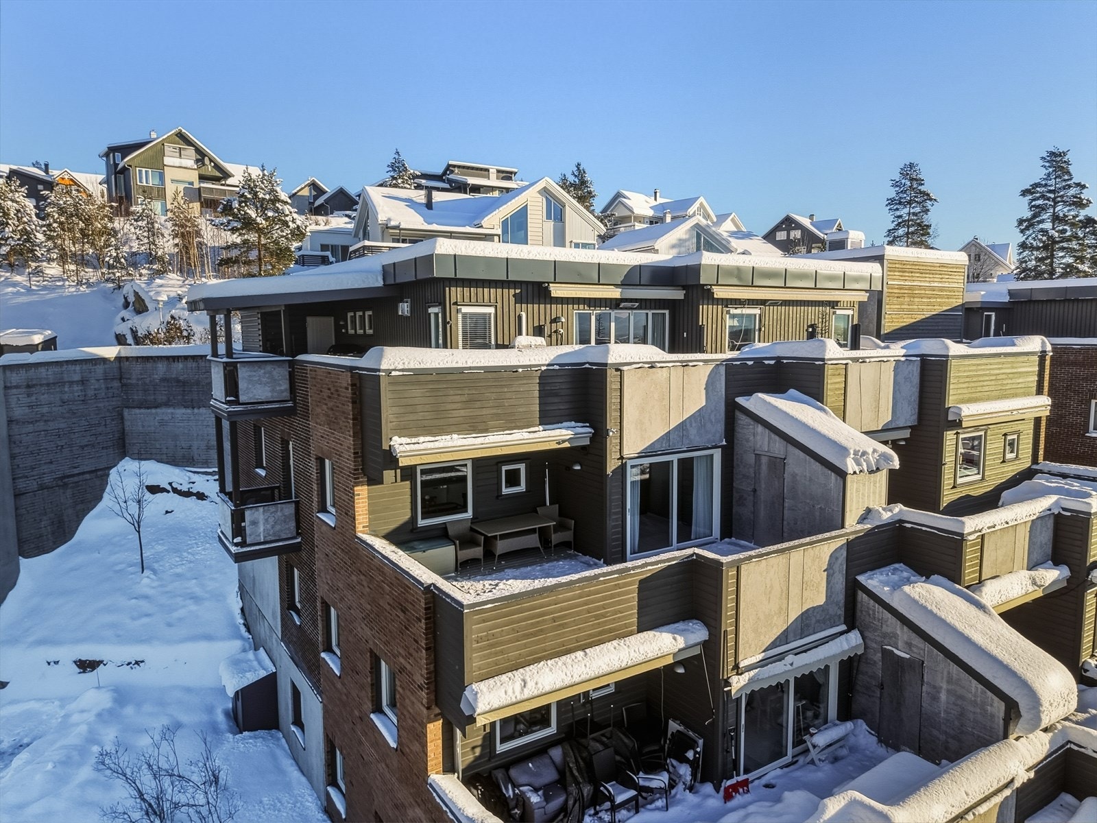 Attraktiv selveierleilighet med flott utsikt og gode gode solforhold! Galleribilde