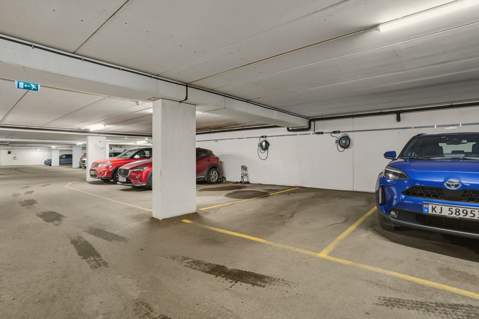 Det medfølger en parkeringsplass i garasjekjeller, med direkte adkomst fra garasjeanlegget. Galleribilde