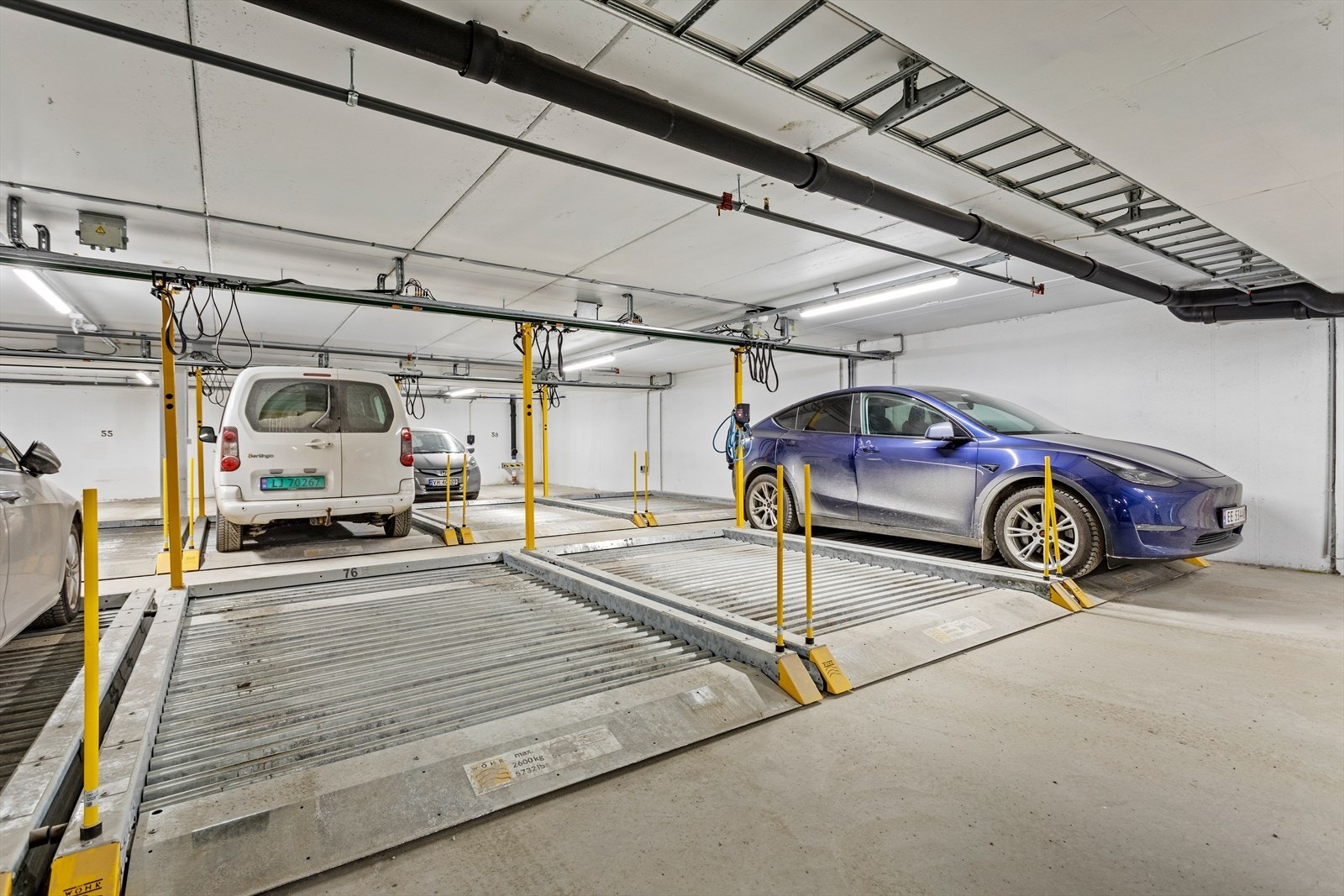 Leilegheita har floteparkering i felles garasjekjellar. Galleribilde