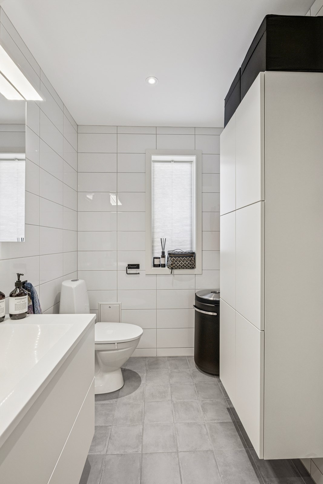 Ekstra oppbevaring i skap. Galleribilde