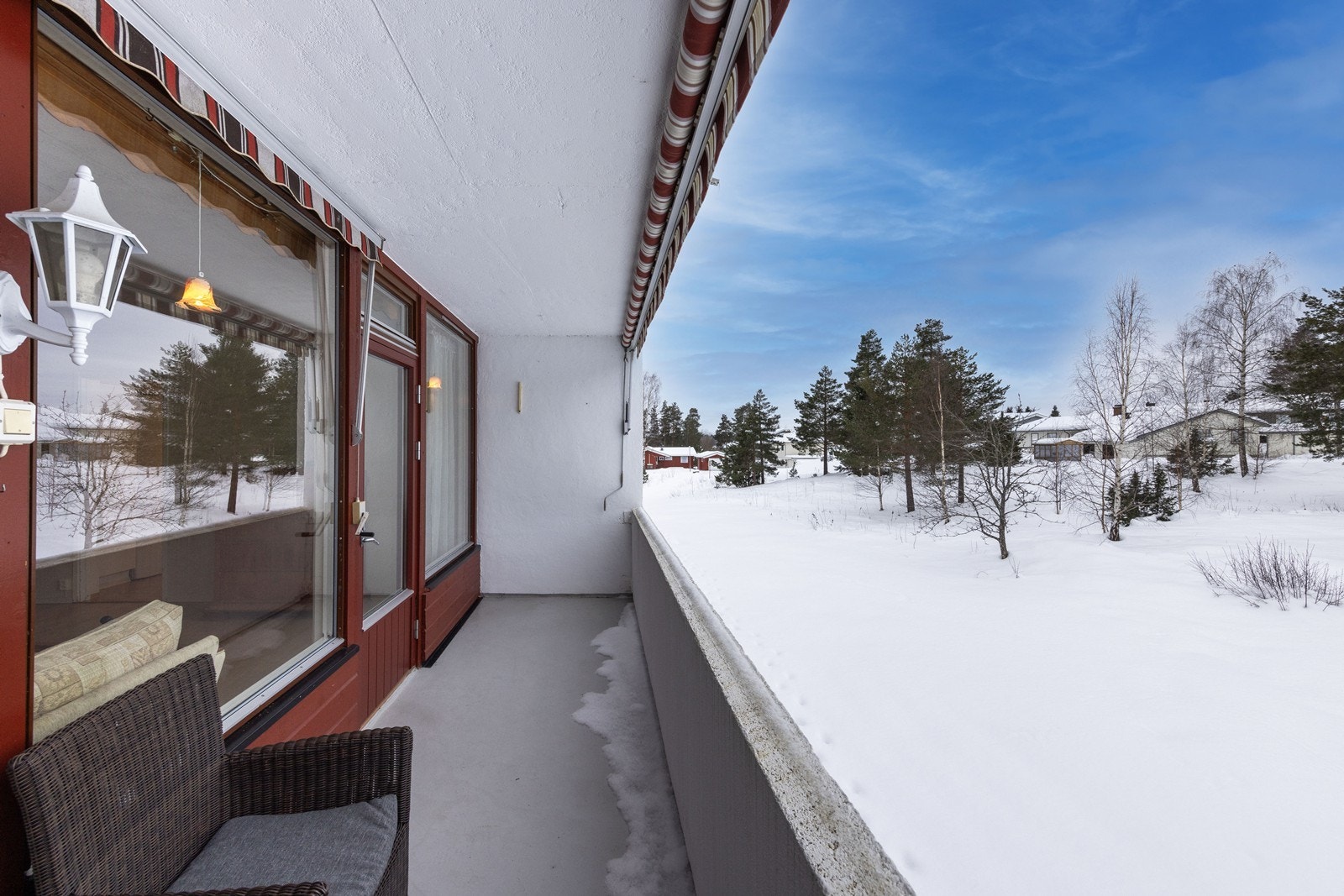 På balkongen er det også montert to terrassemarkiser. Galleribilde