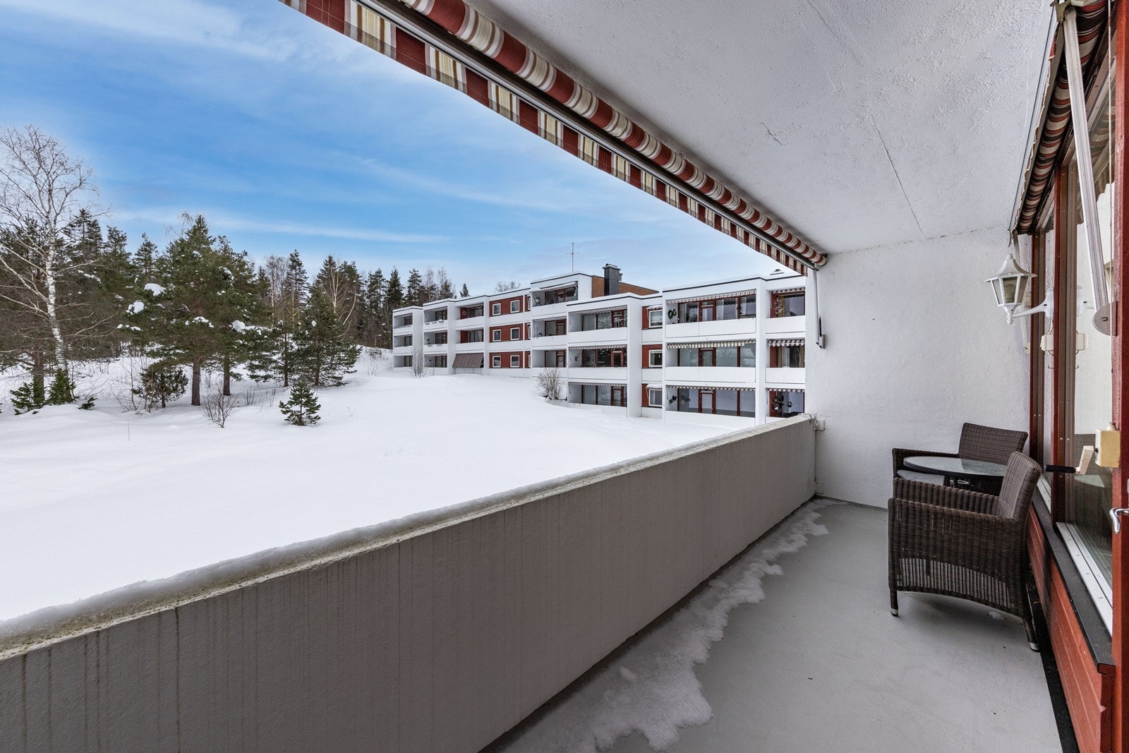 En hyggelig uteplass med skjermet beliggenhet, mor borettslagets fellesareal. Galleribilde