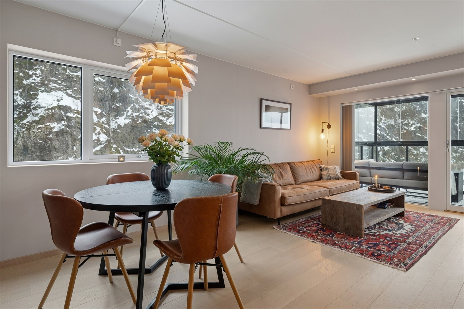 I denne moderne leiligheten kan du bo for kr 3 159,- pr. mnd. i felleskostnader. Galleribilde