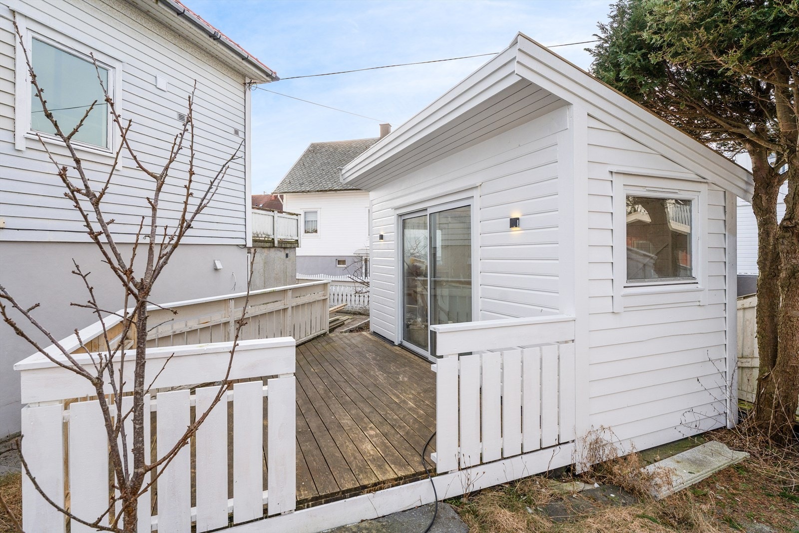 Kjekk hagestue med tilknyttet terrasse. (ikke søkt/godkjent av Karmøy kommune). Galleribilde