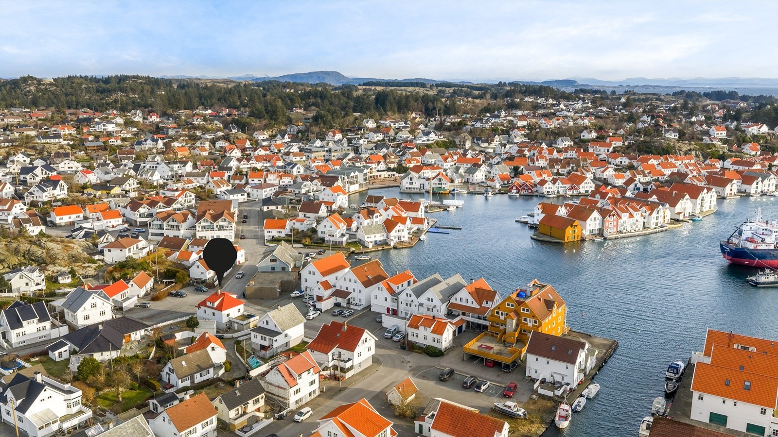 Boligen er beliggende i vakre Skudeneshavn like ved Skudeneshavn sentrum. Galleribilde