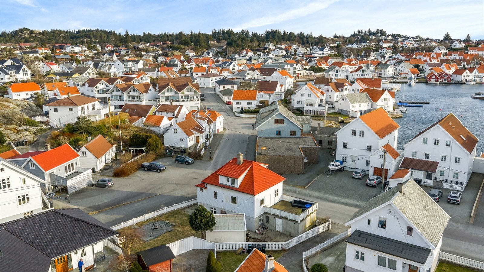 Fra boligen er gangavstand til det aller meste sommerbyen Skudeneshavn kan tilby Galleribilde