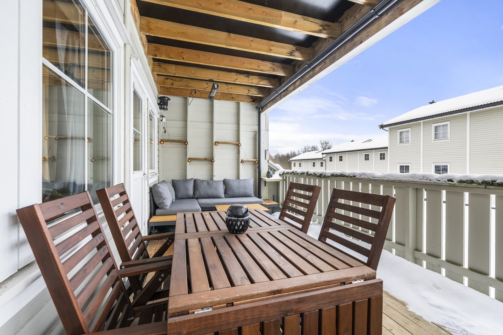 Terrassen vender mot sameiets fellesområder. Galleribilde