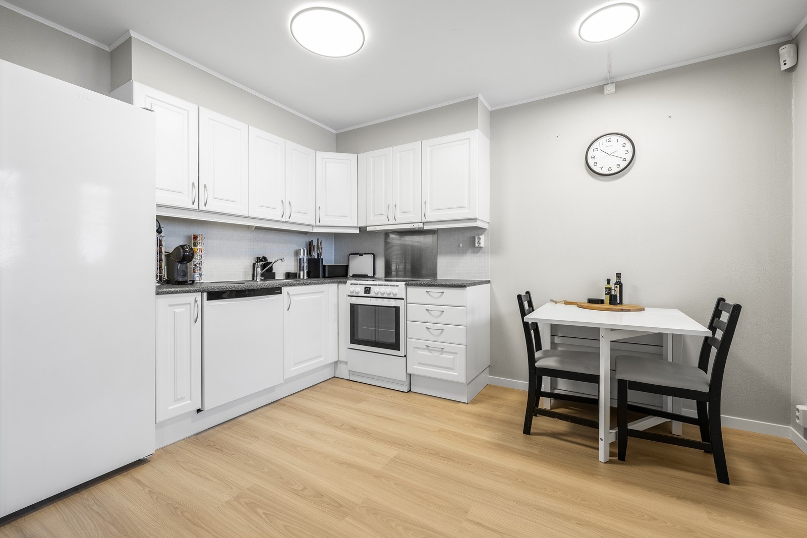 På kjøkkenet er det plass til en separat spisegruppe. Galleribilde