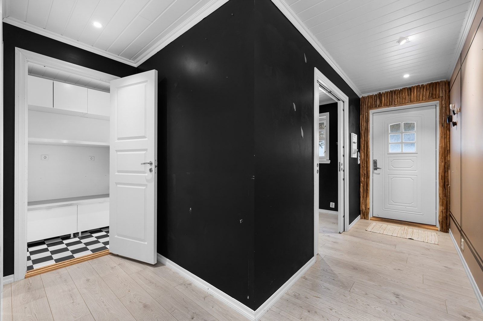 Inngang til vaskerom fra gangen Galleribilde