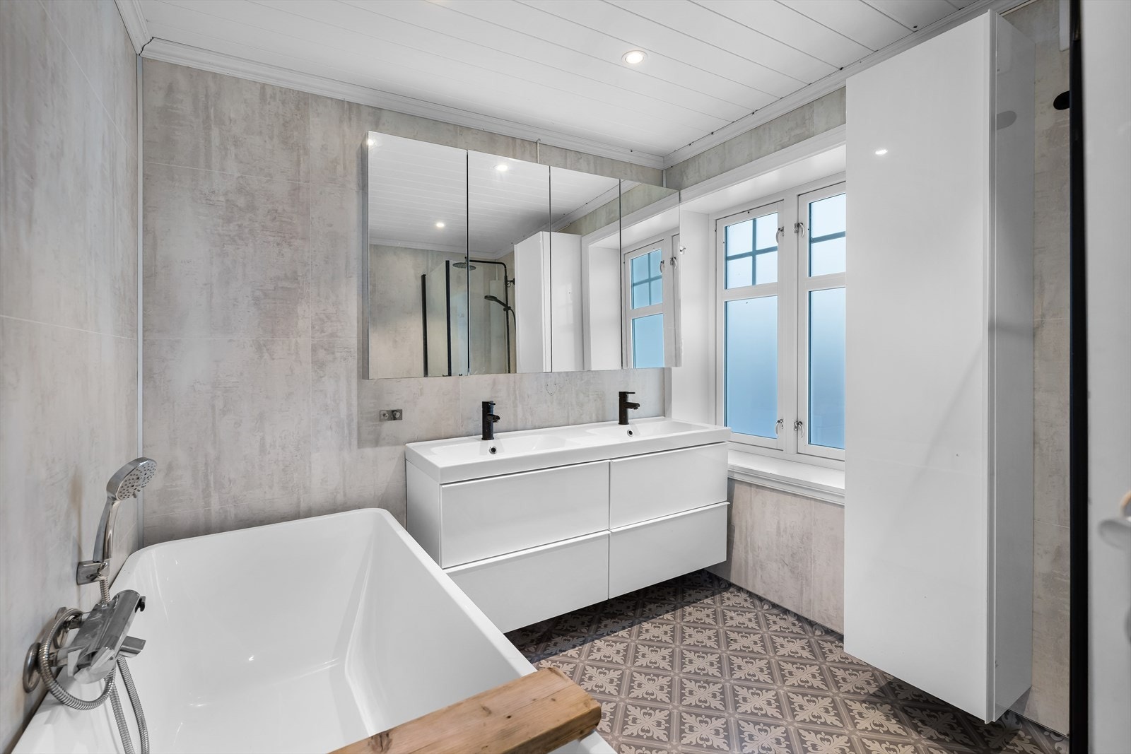 Bad 1. etasje med varme i gulv. Galleribilde