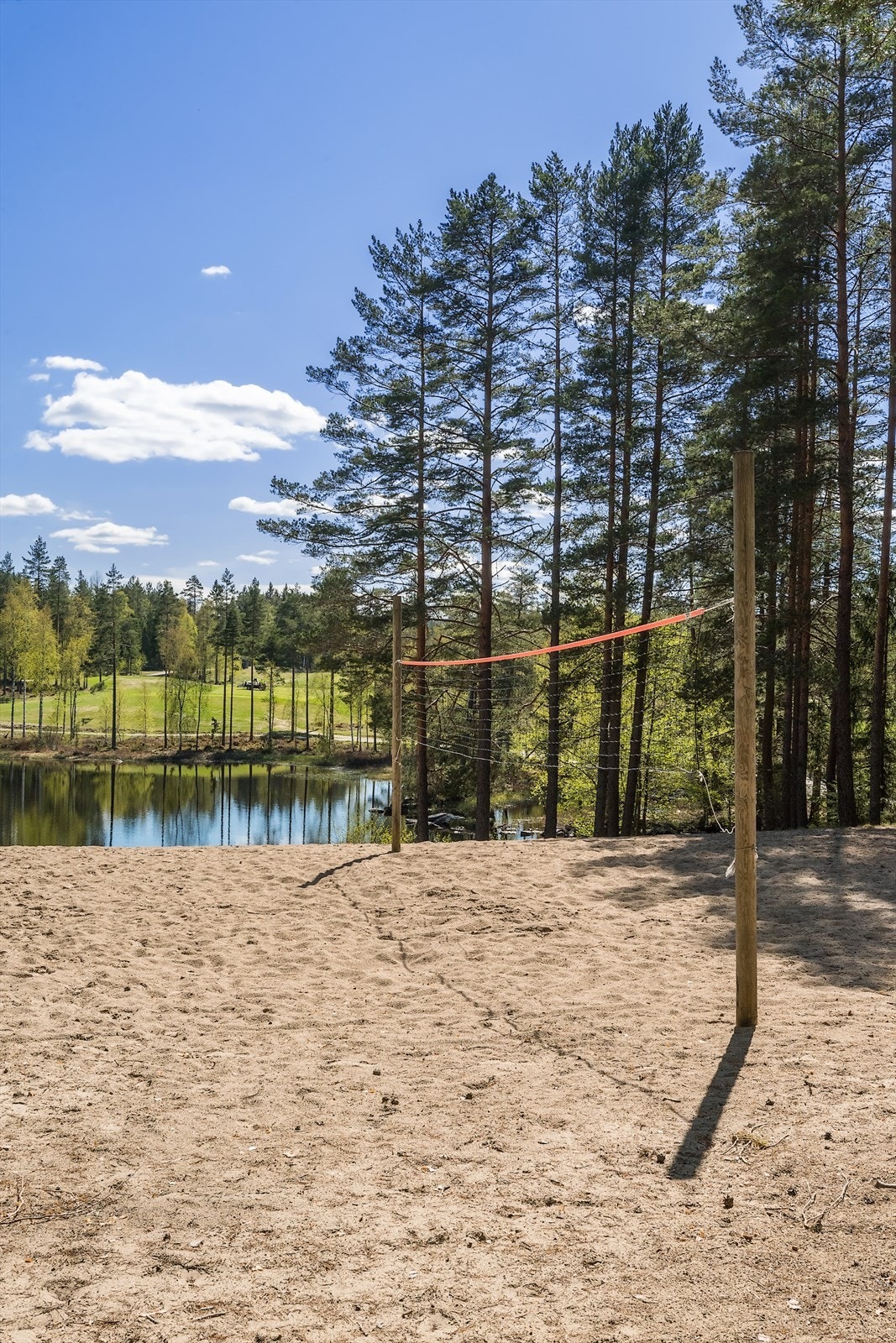 Og ved Lierdammen er det perfekt for litt strandvolleyball! Galleribilde