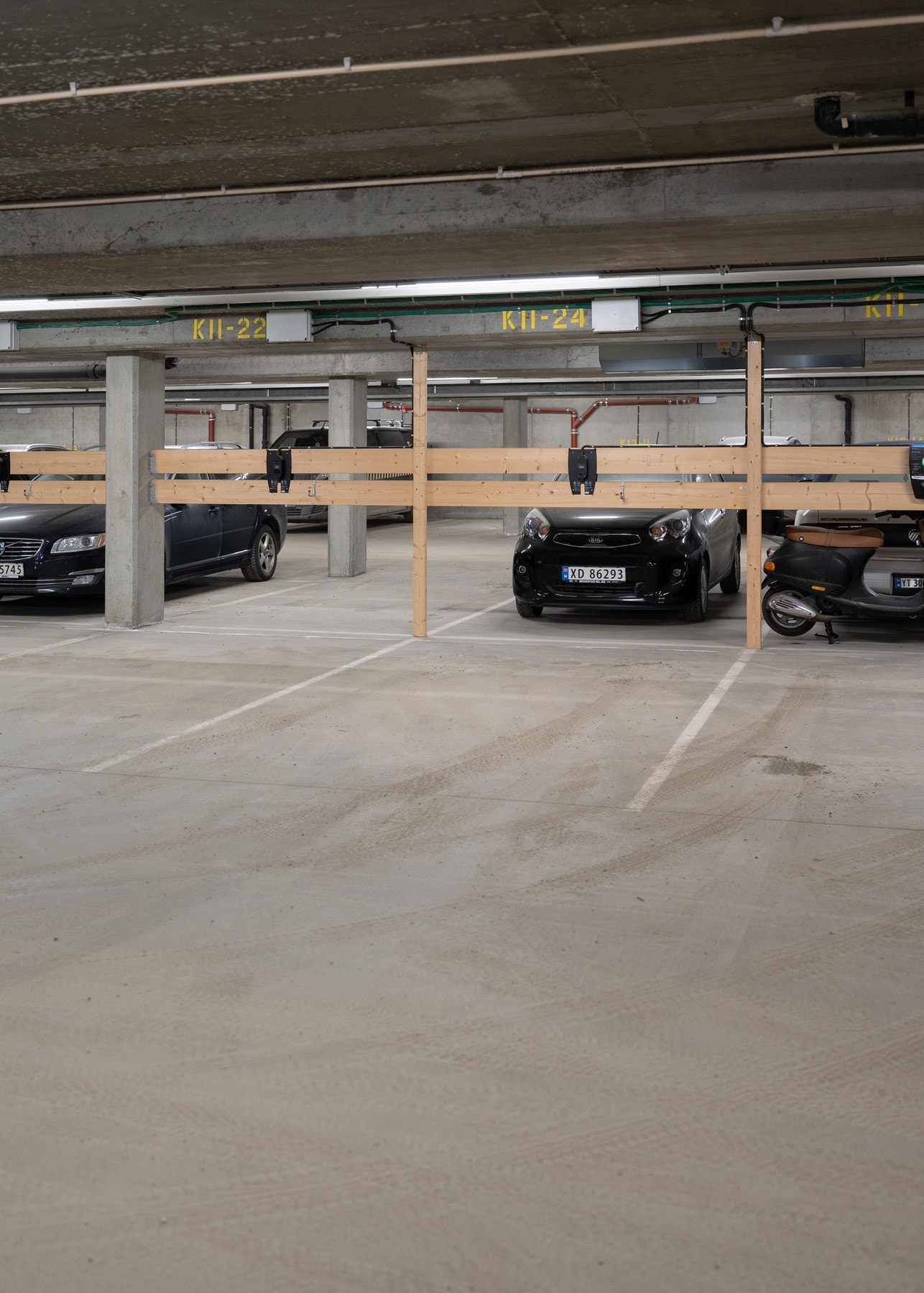 Egen p-plass i kjeller med mulighet for elbillader Galleribilde