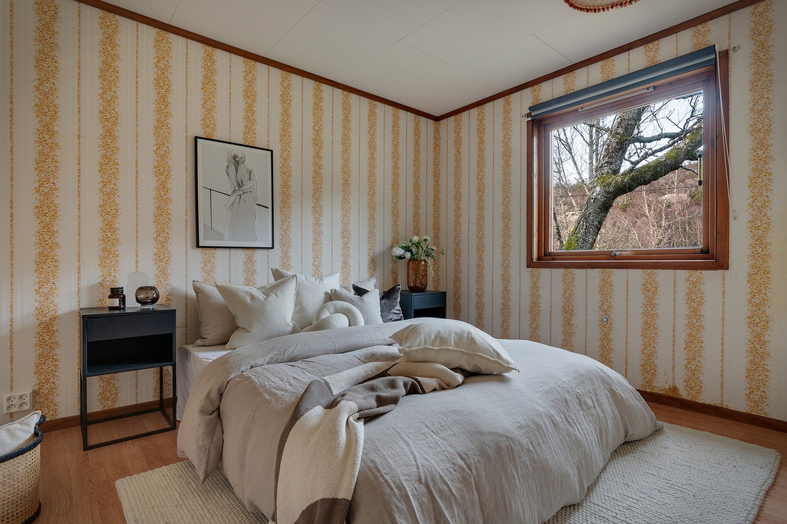 - Romslig hoved soverom på 18,7 kvm - Galleribilde