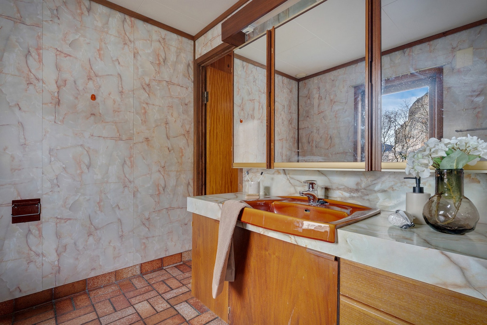 - Bad/wc i 2.etasje, varmekabler i gulv på begge bad i 2.etasje - Galleribilde