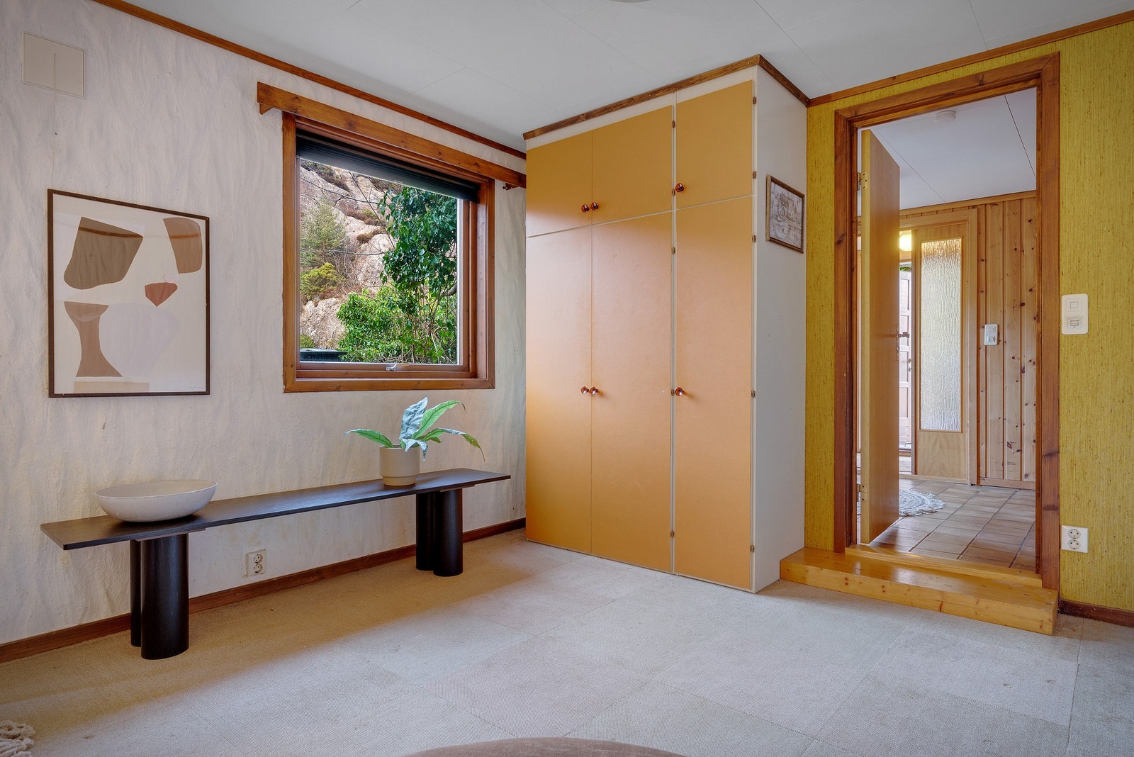 - Garderobeskap på soverom/kjellerstue - Galleribilde