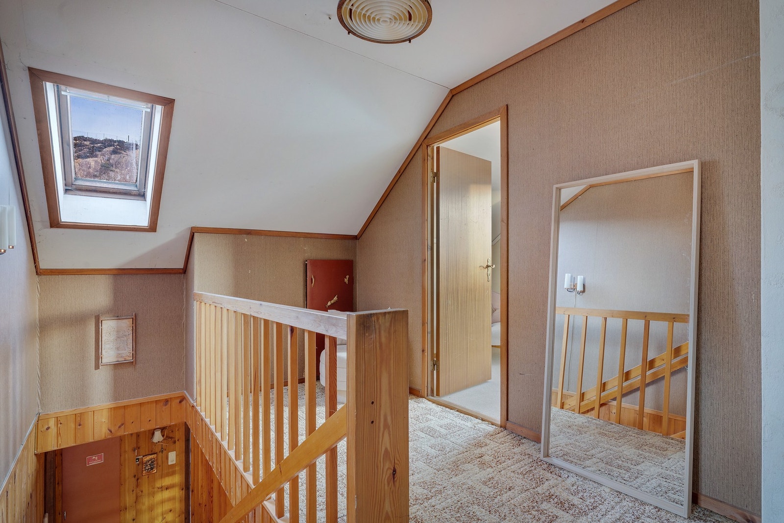 - 3. etasje inneholder: Gang og to soverom - Galleribilde