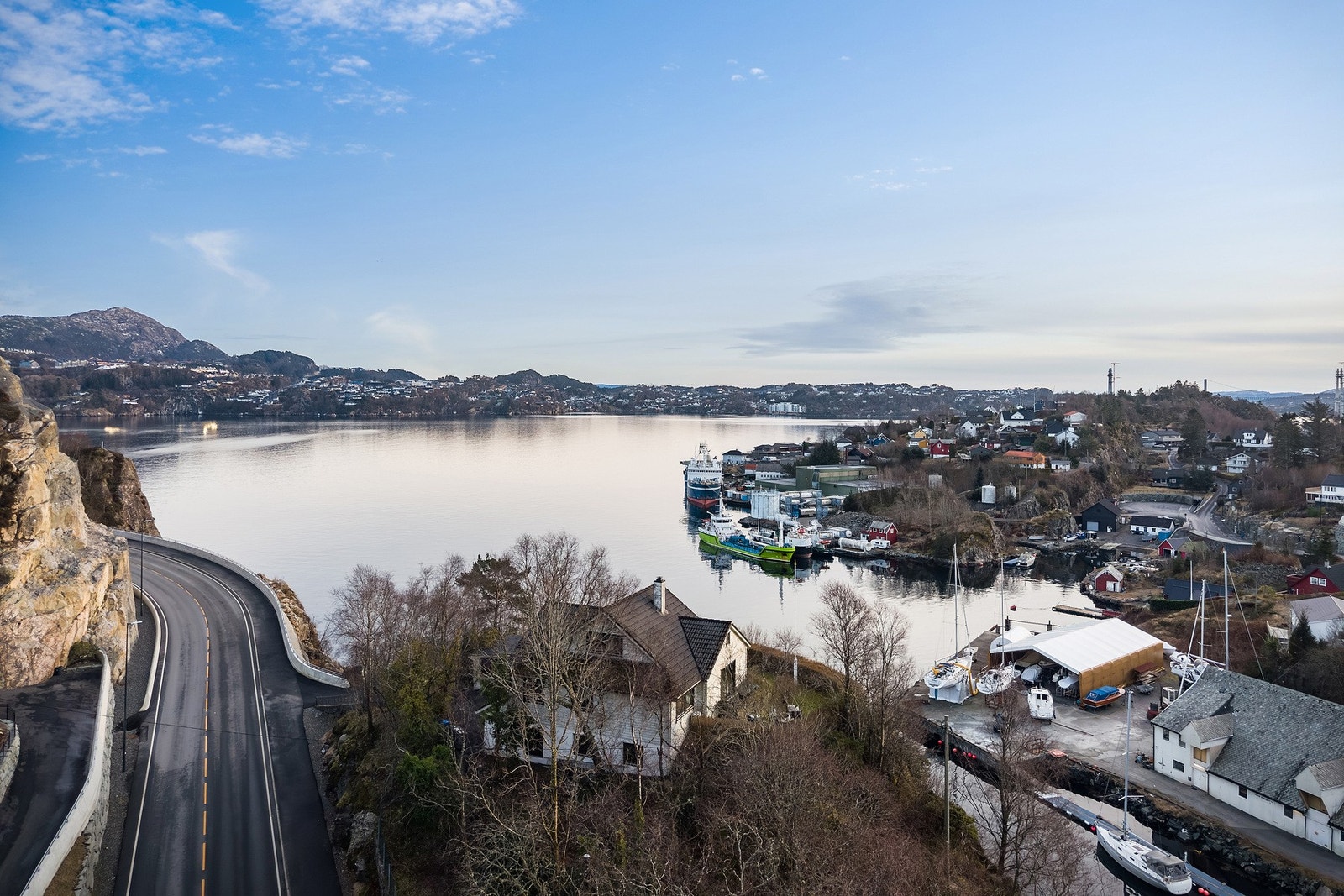 - Unik beliggenhet i Marikoven - Galleribilde