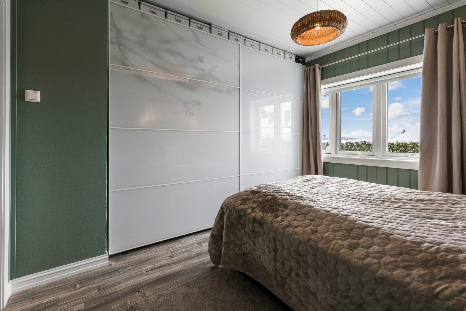 Begge soverommene har tilhørende garderobeskap. Galleribilde