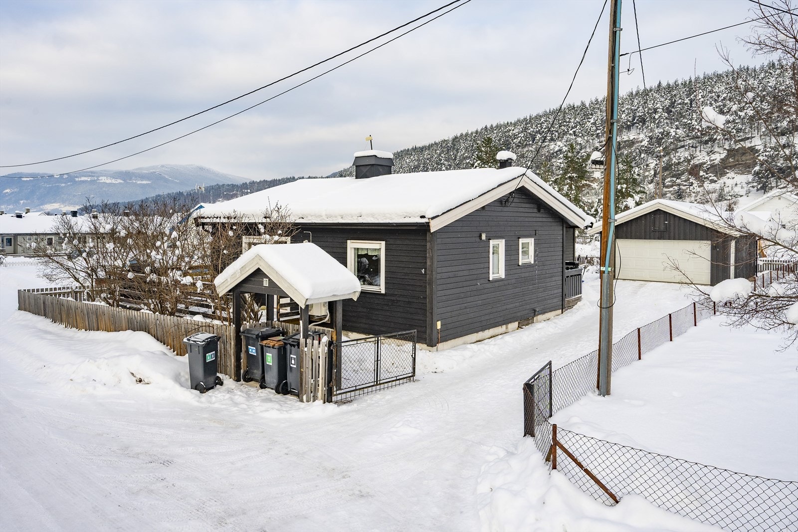 Eiendommen har enkel innkjøring og adkomst. Galleribilde