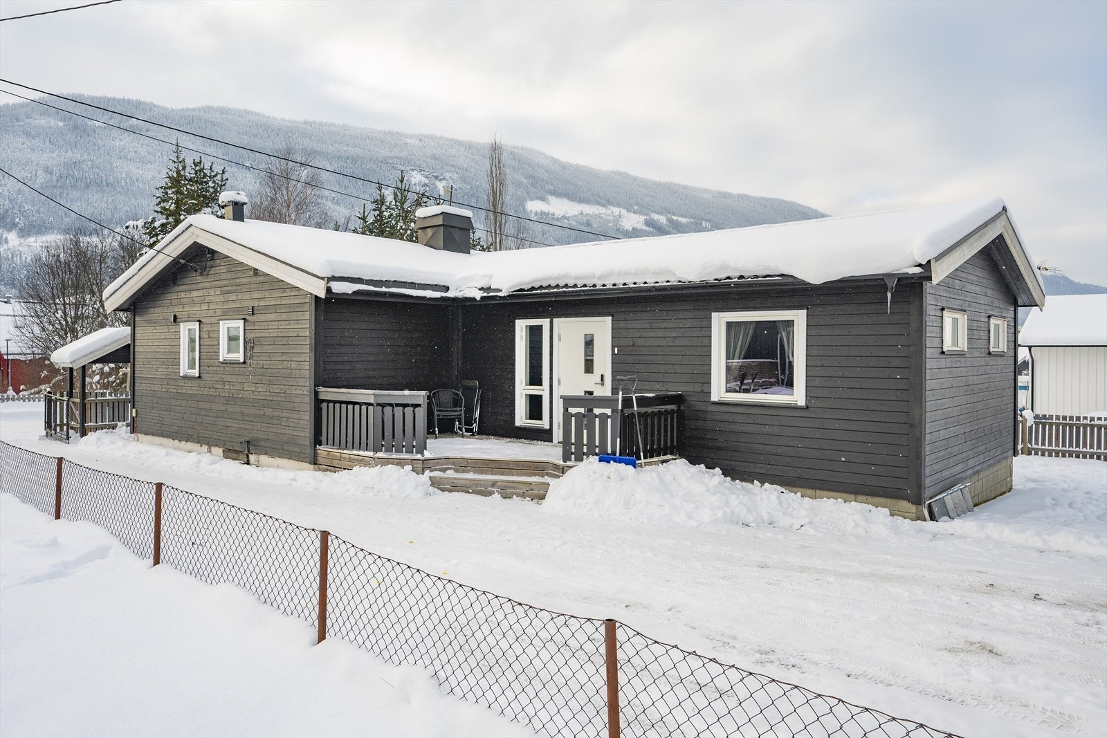 Flat tomt og enkel trappeadkomst. Galleribilde