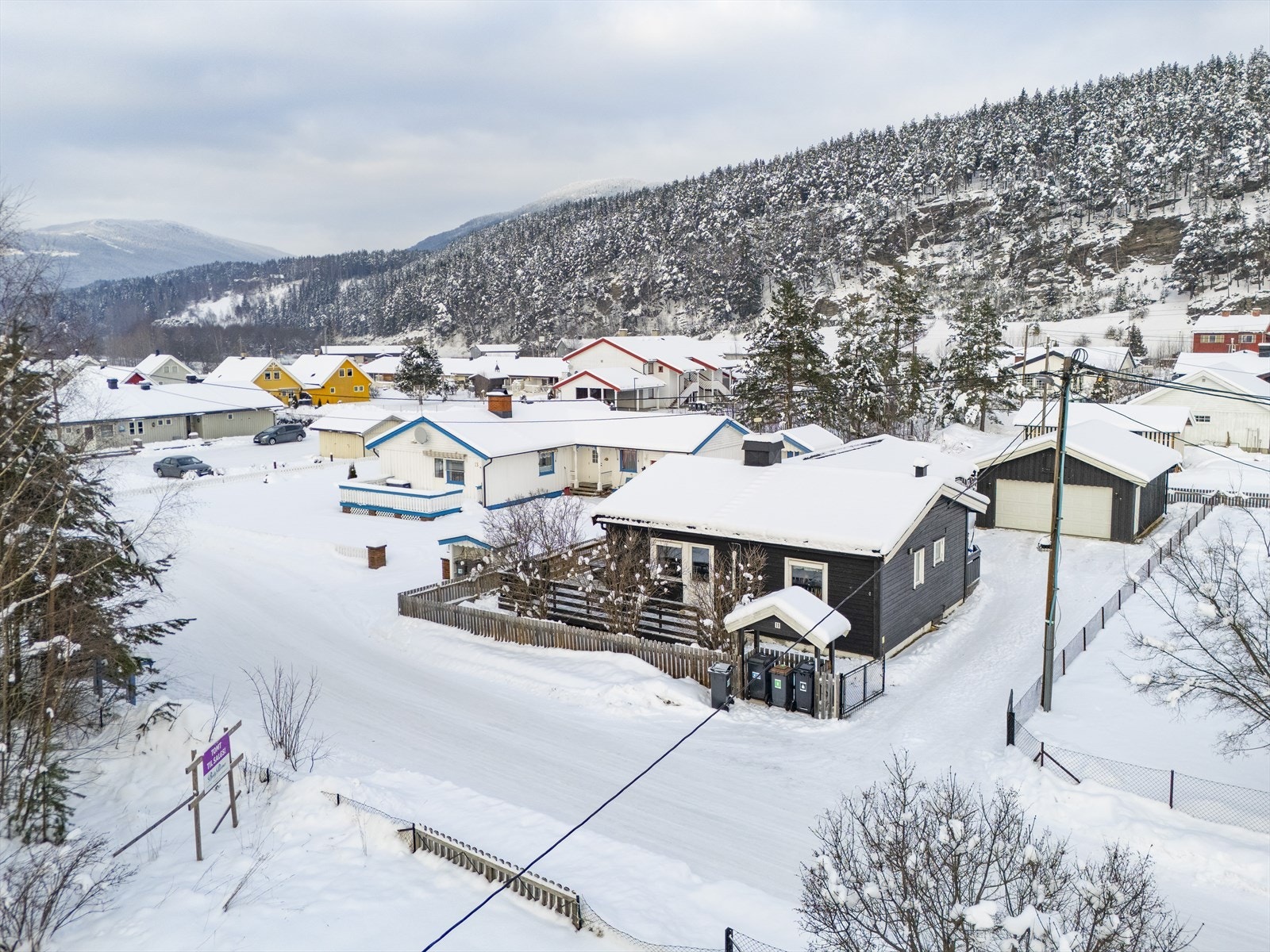 Boligen fra 1968 går over ett plan og kjeller. Galleribilde