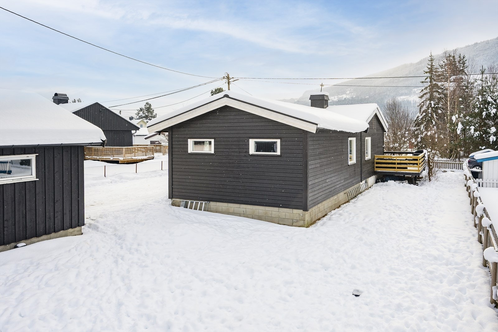 Tomten på ca 676 m² er flat og lettstelt. Galleribilde