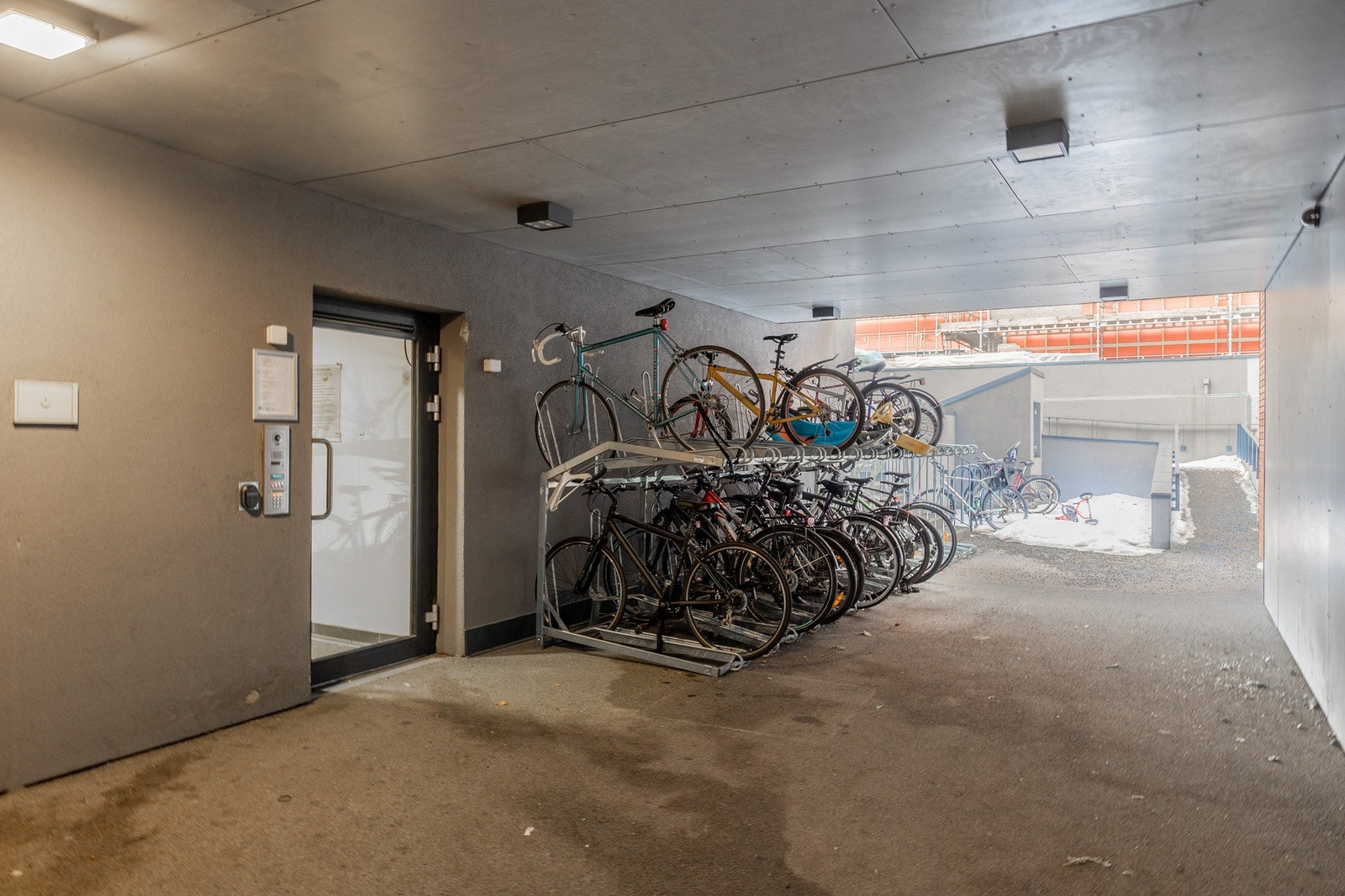 Veldrevet sameie fra 2016 med felles sykkelparkering og stor felles takterrasse. Galleribilde