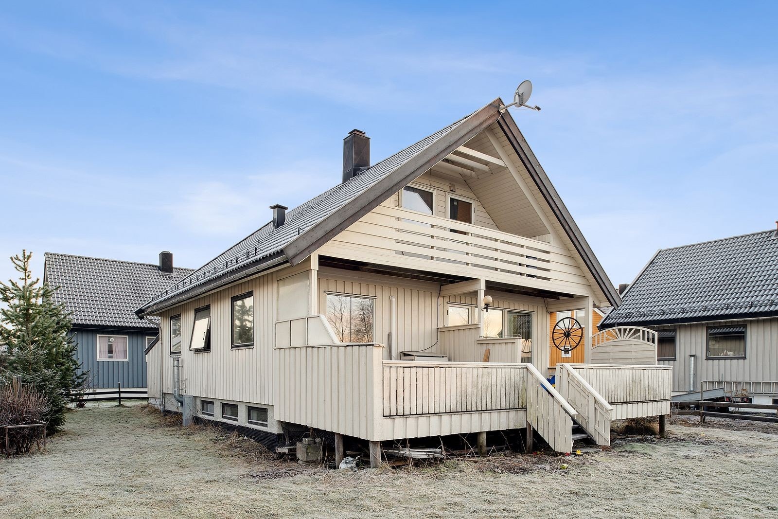 Fasaden og hagen Galleribilde