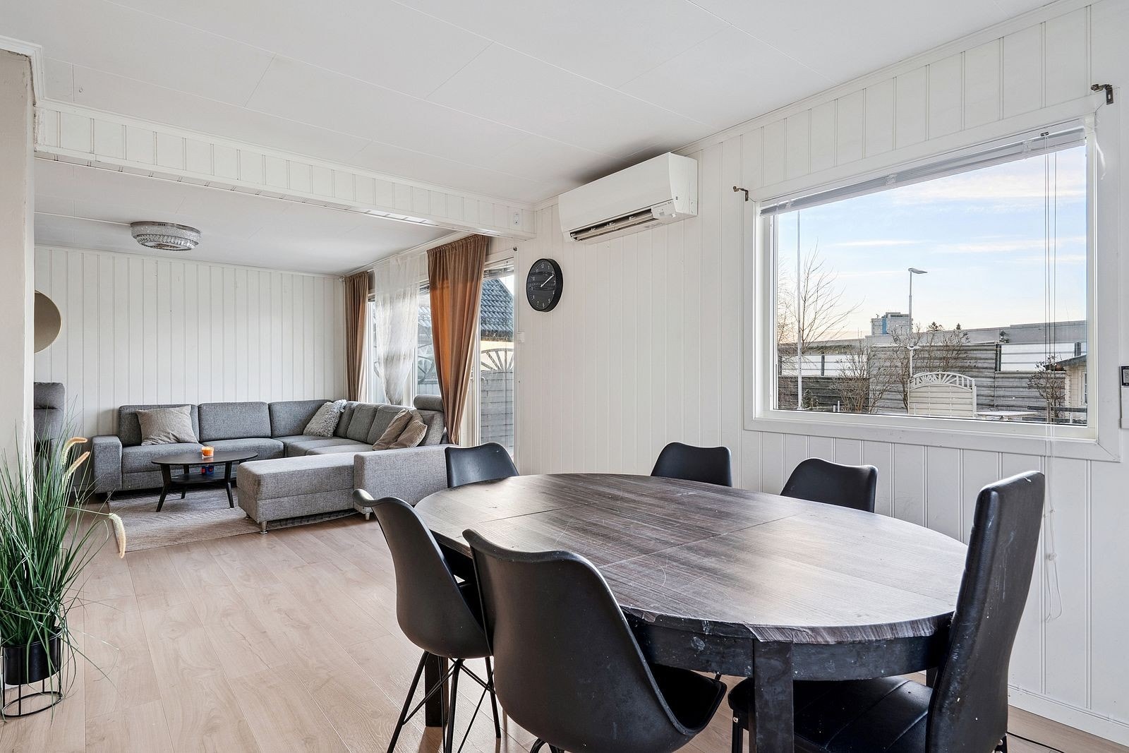 TV- og spisestue Galleribilde