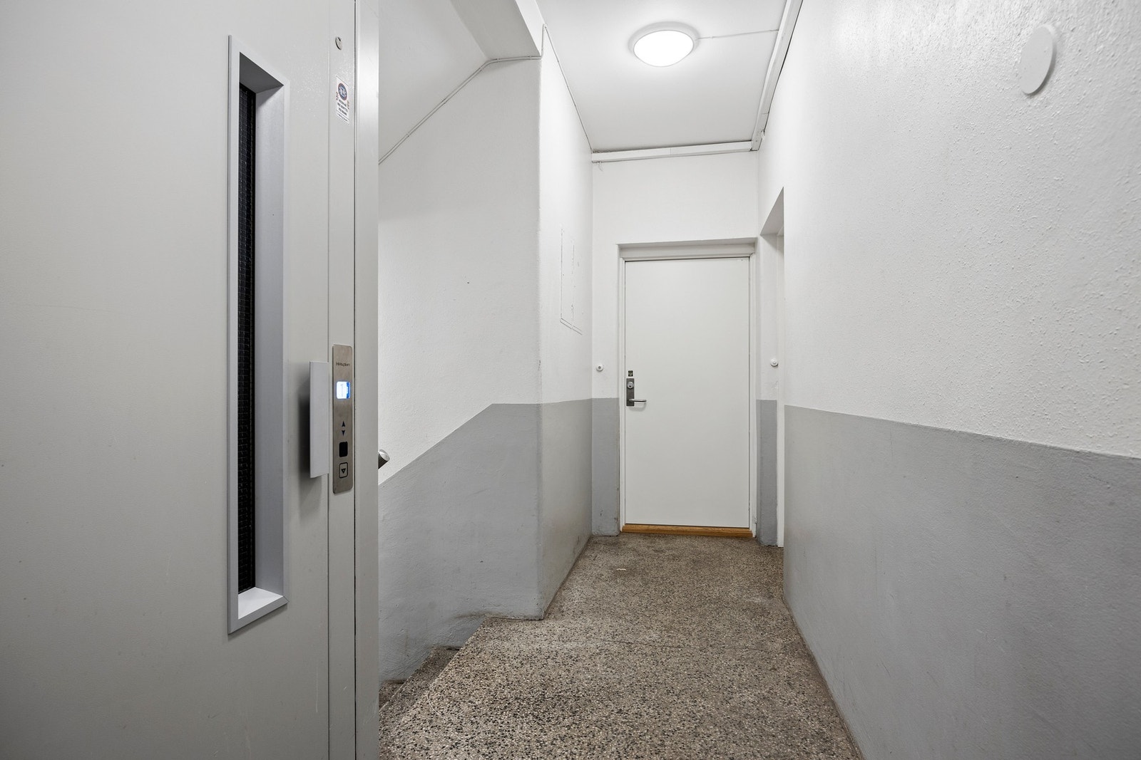 Det er personheis i oppgangen. Installert i 2011. Galleribilde