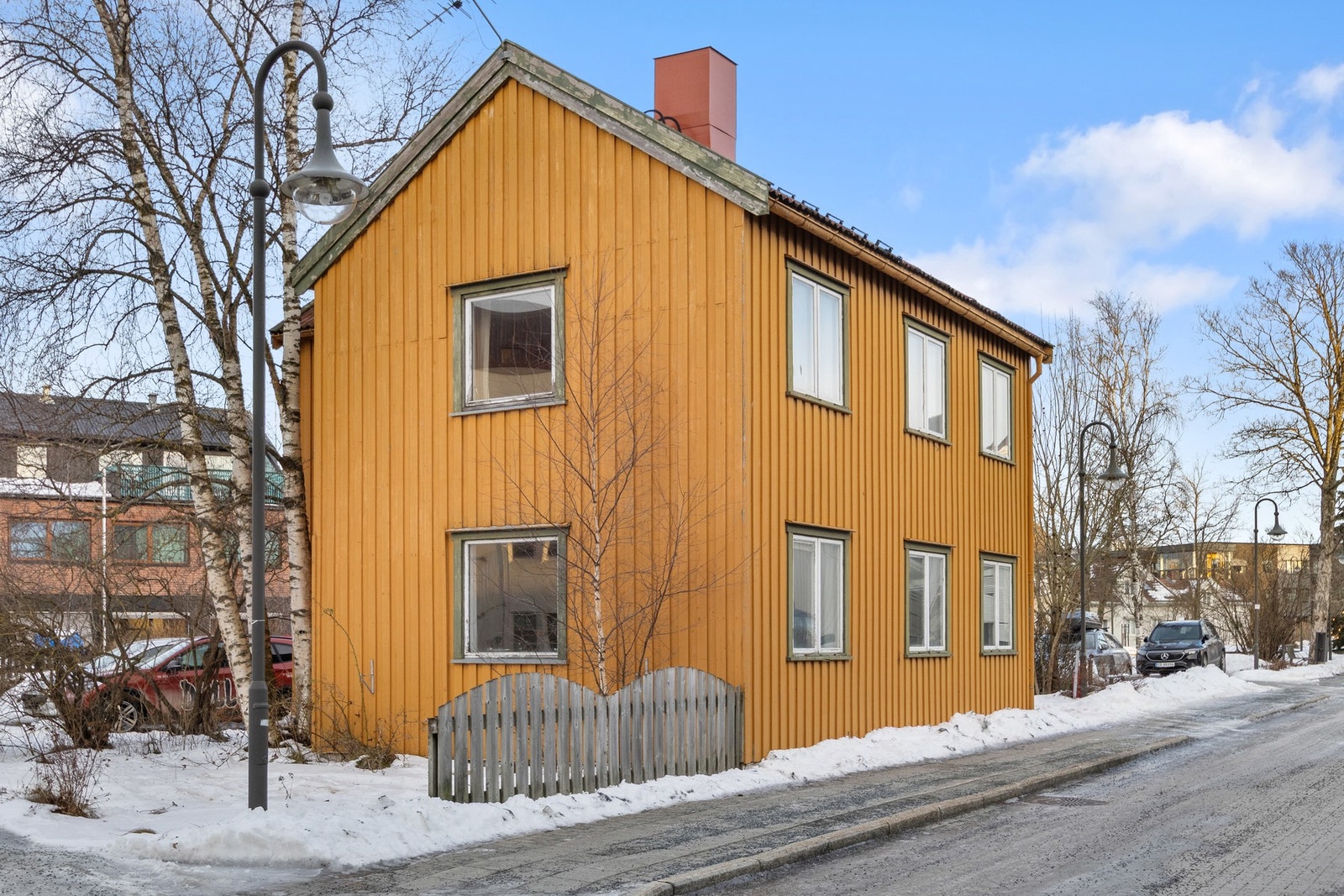 Enebolig med ca 500 kvm tomt midt i Verdal sentrum. Galleribilde