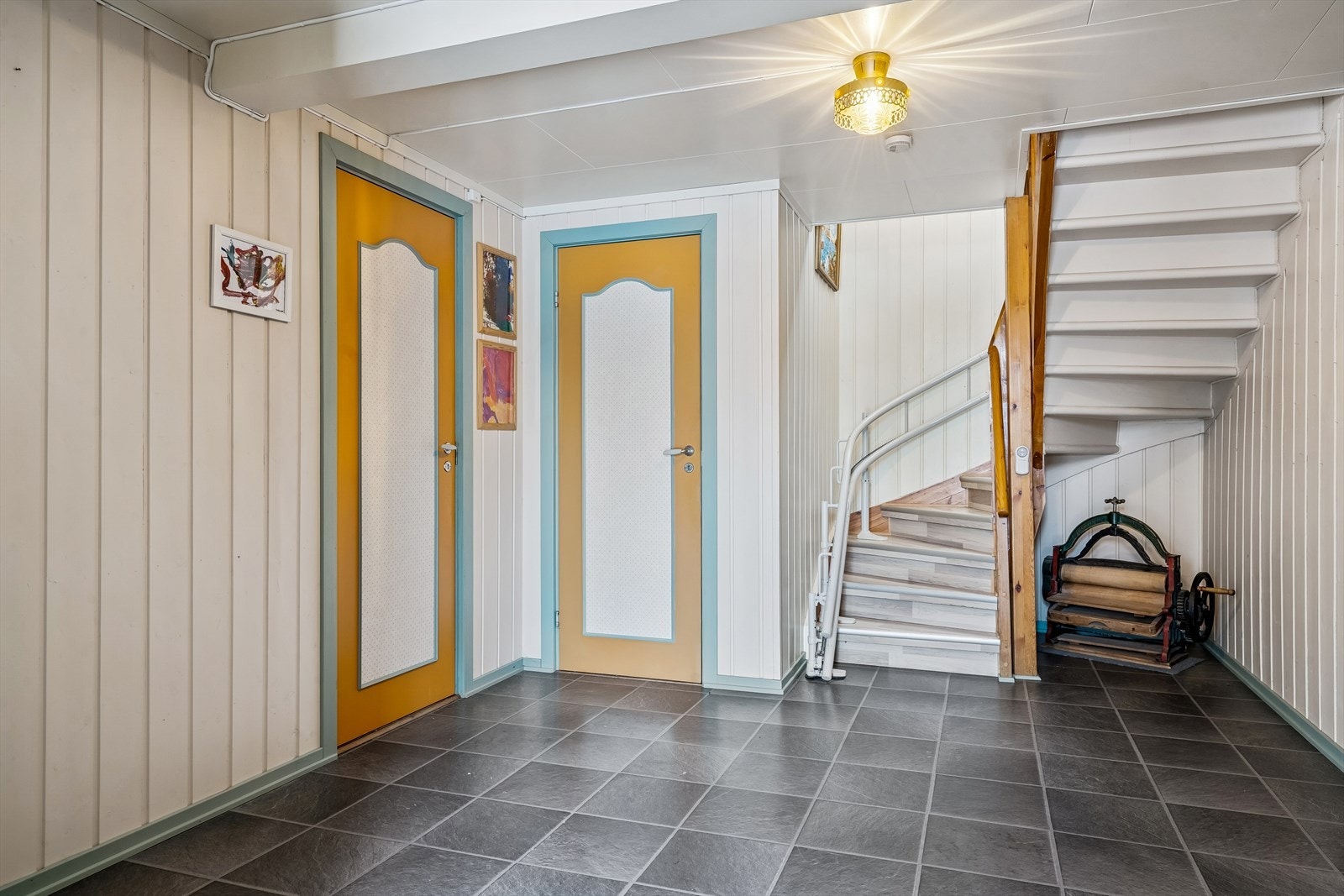 Inngangsparti, dør til bod og toalett Galleribilde