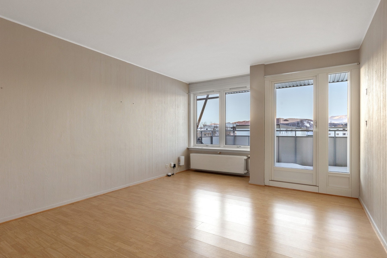 Fra stuen er det utgang til balkong Galleribilde